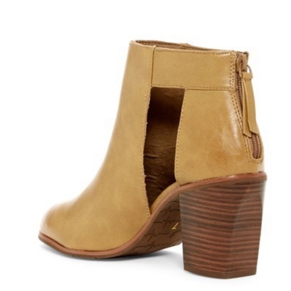 High Quality Vegan Cut Out Ankle Bootie - Picture 7 of 7